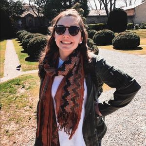 Meet your Posher, Jillian